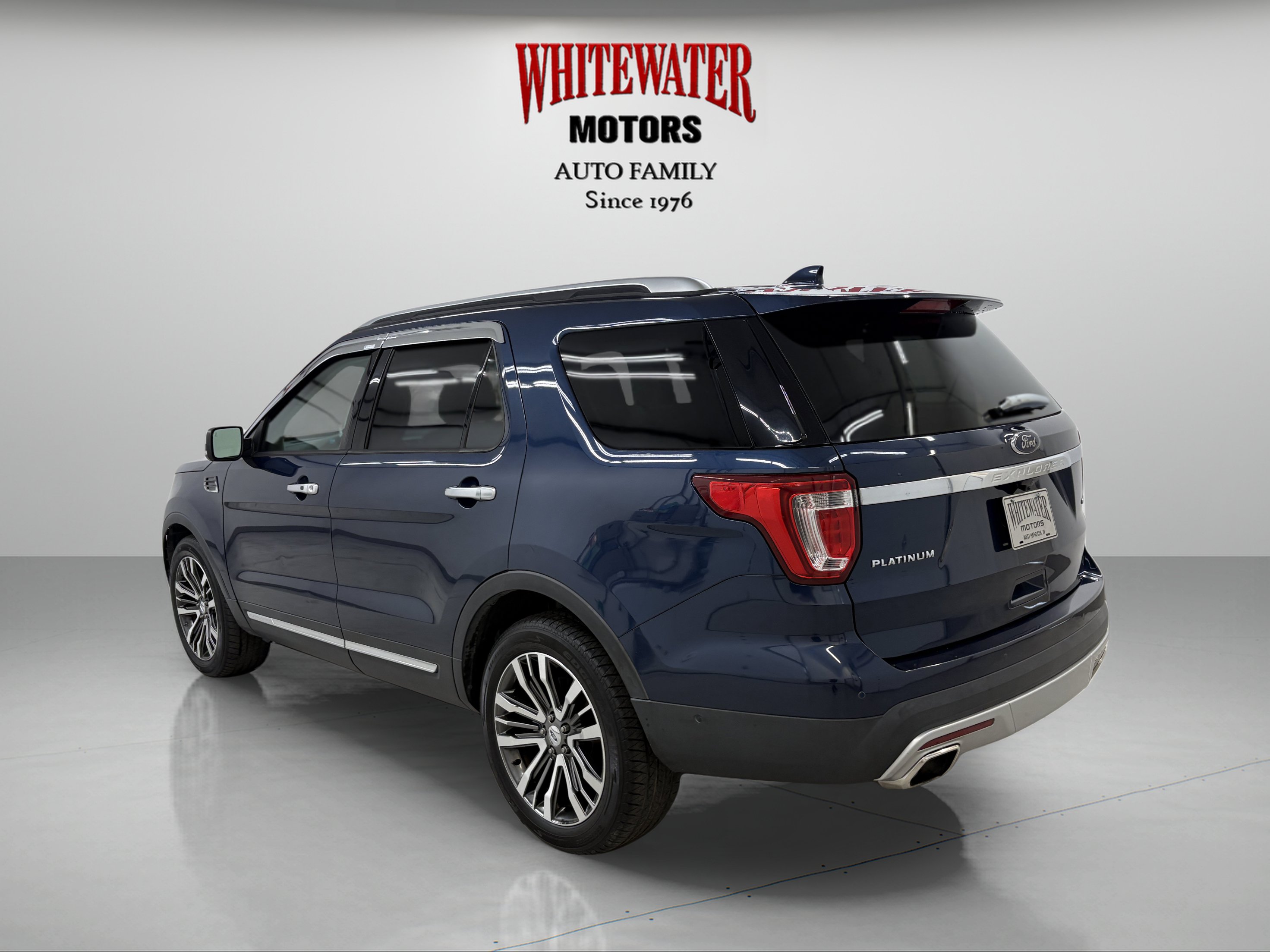 Used 2017 Ford Explorer Platinum AWD/4WD image 2