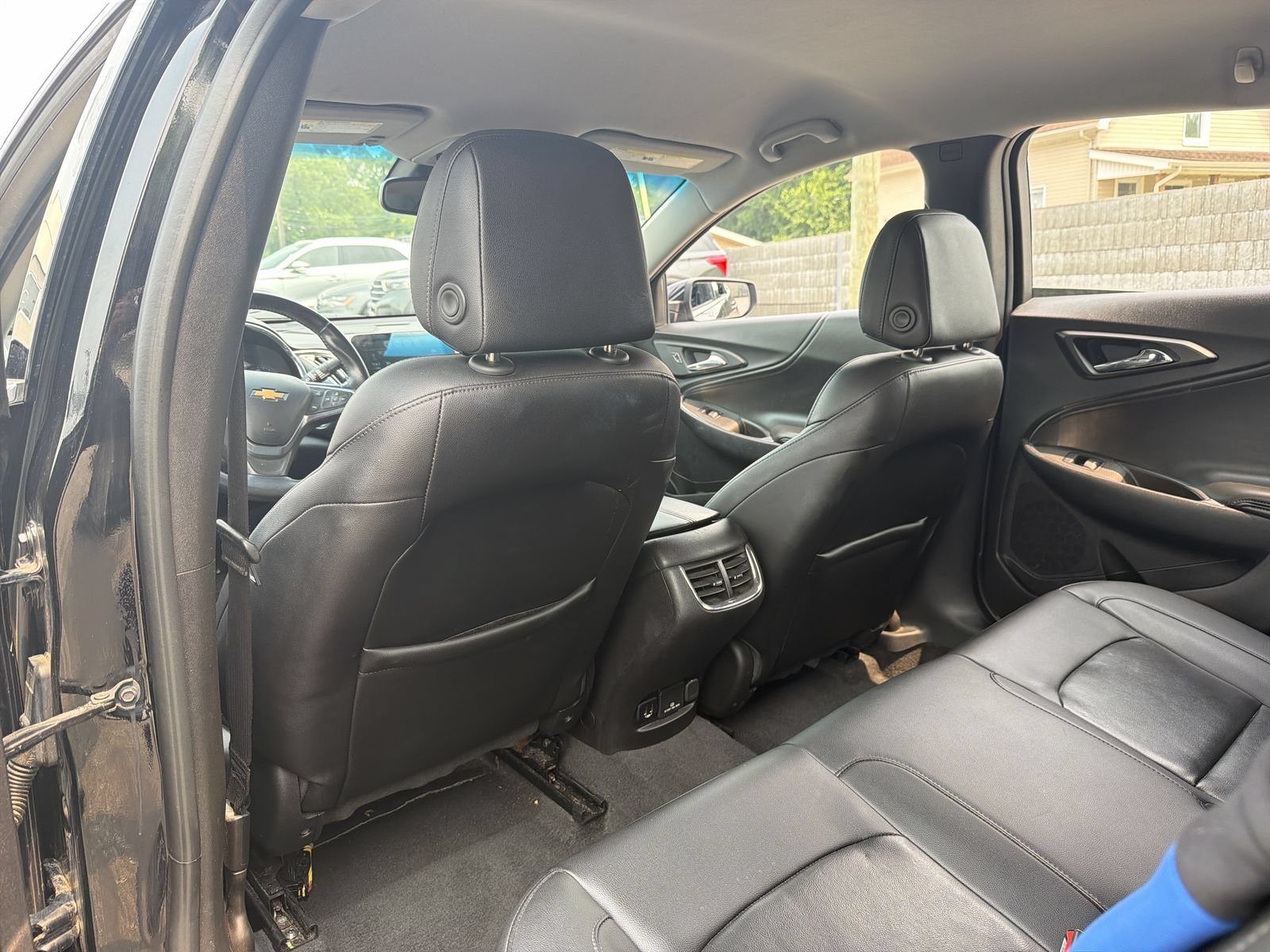Used 2018 Chevrolet Malibu LT w/ Leather Package FWD image 19