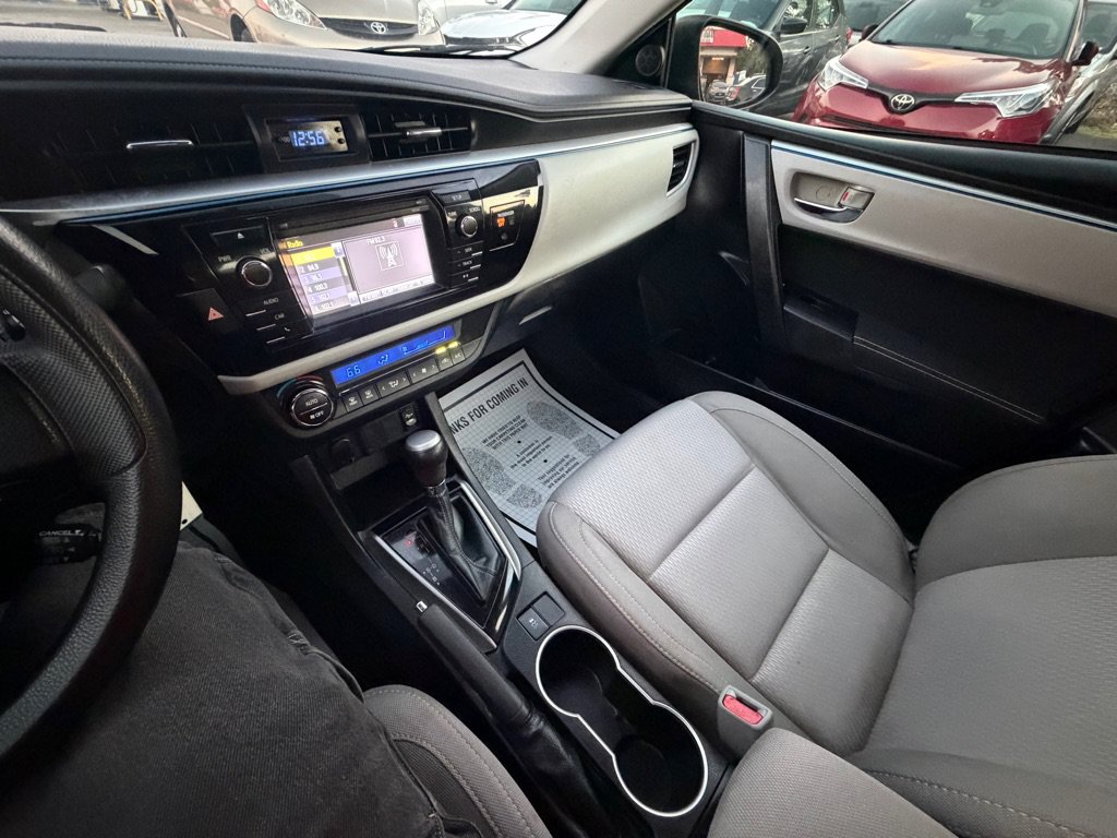 Used 2015 Toyota Corolla LE FWD image 14