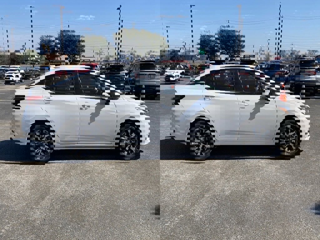 Used 2025 Nissan Versa SV image 4