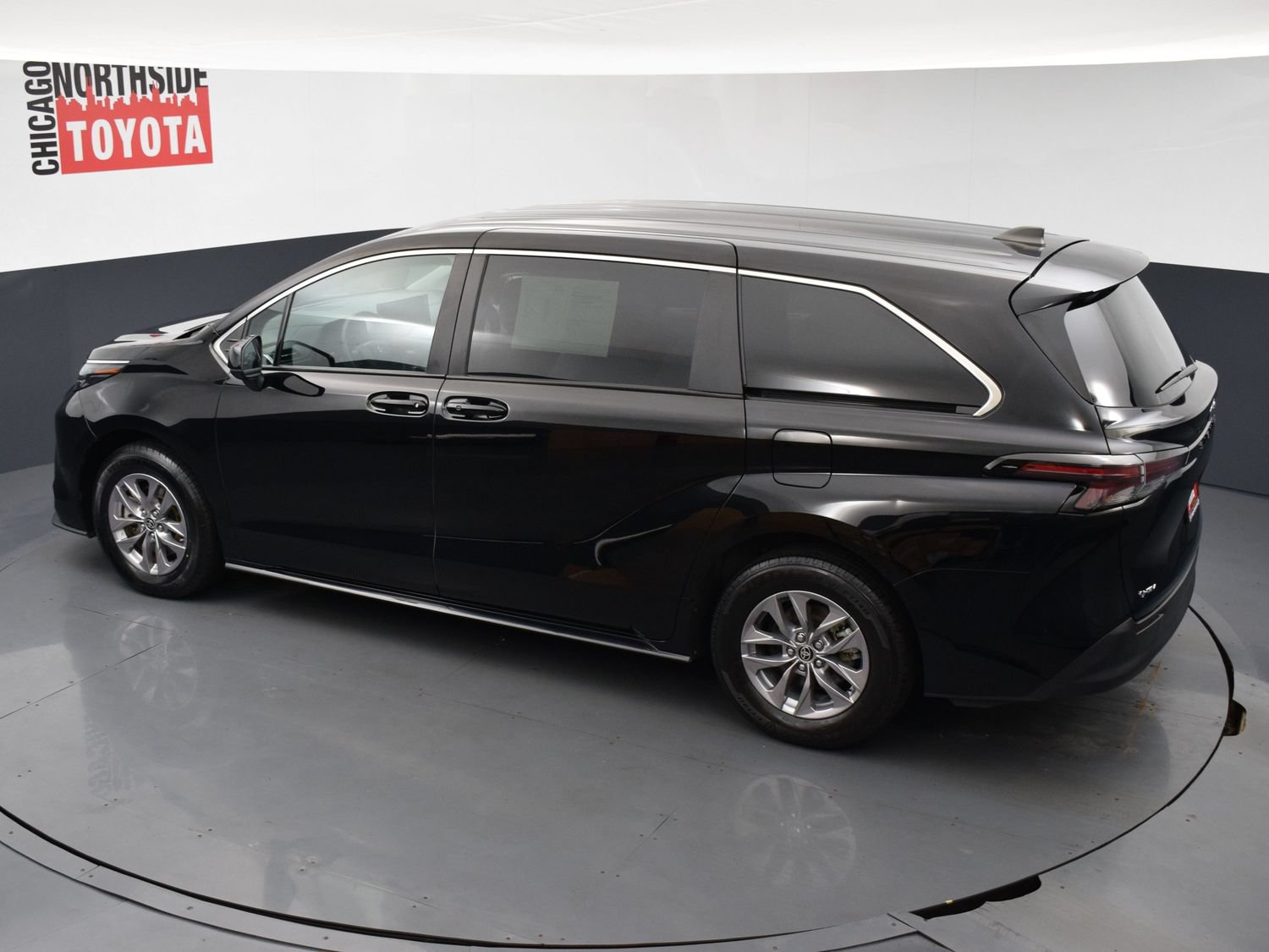 Used 2025 Toyota Sienna LE FWD image 20