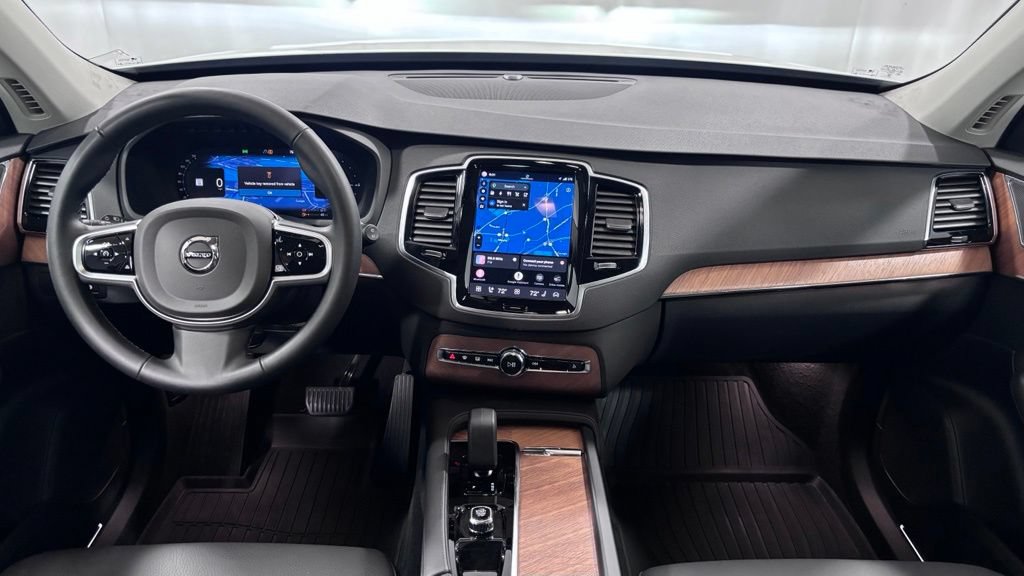 Certified 2025 Volvo XC90 T8 Plus w/ Protection Package Premier AWD/4WD image 2