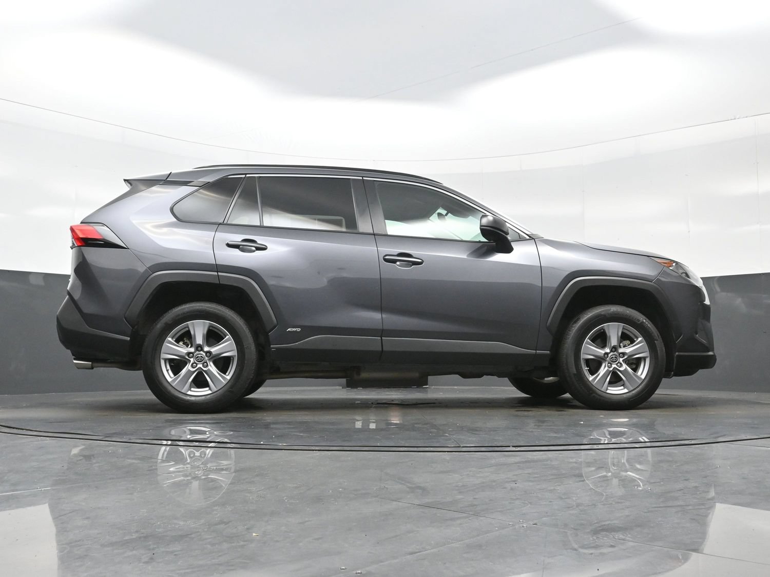 Used 2022 Toyota RAV4 LE AWD/4WD image 31