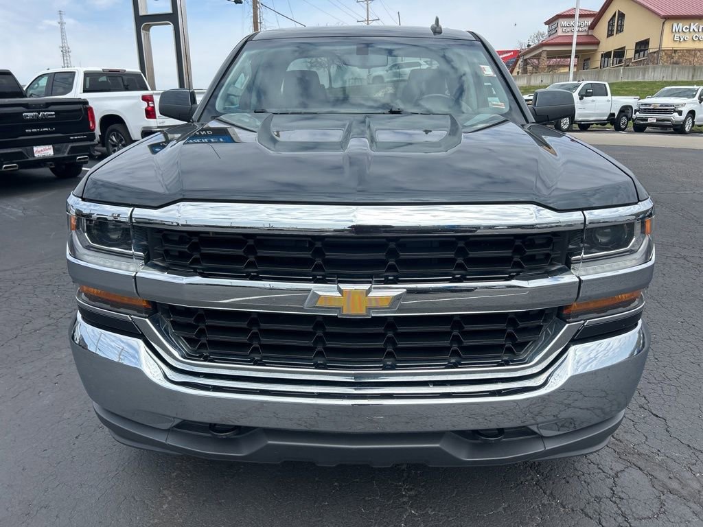 Used 2017 Chevrolet Silverado 1500 LT AWD/4WD image 2
