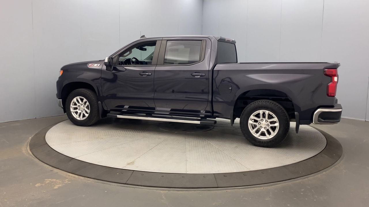 Used 2022 Chevrolet Silverado 1500 LT w/ Z71 Off-Road Package AWD/4WD image 2
