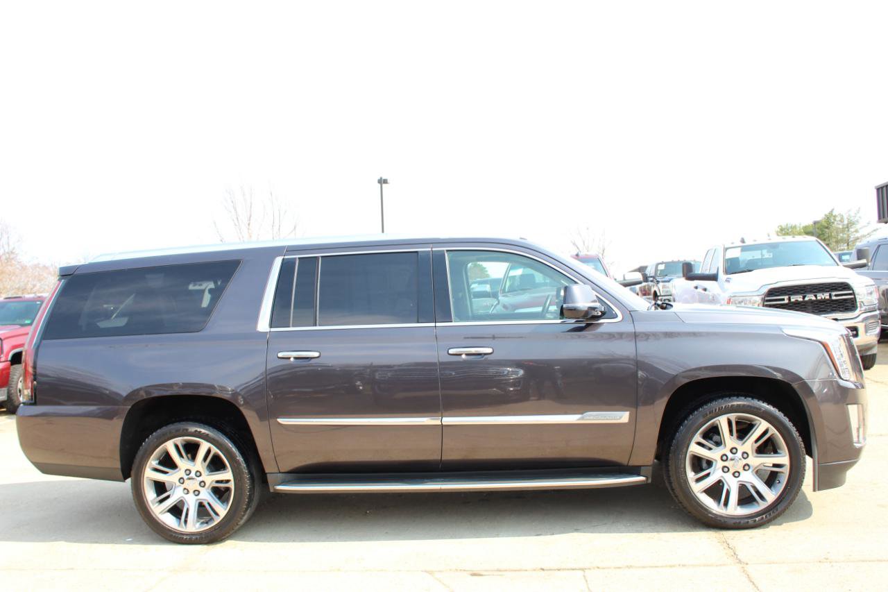 Used 2016 Cadillac Escalade ESV Luxury AWD/4WD image 7