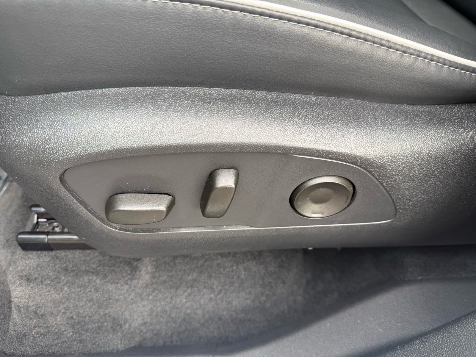 Used 2025 Buick Enclave Preferred FWD image 18
