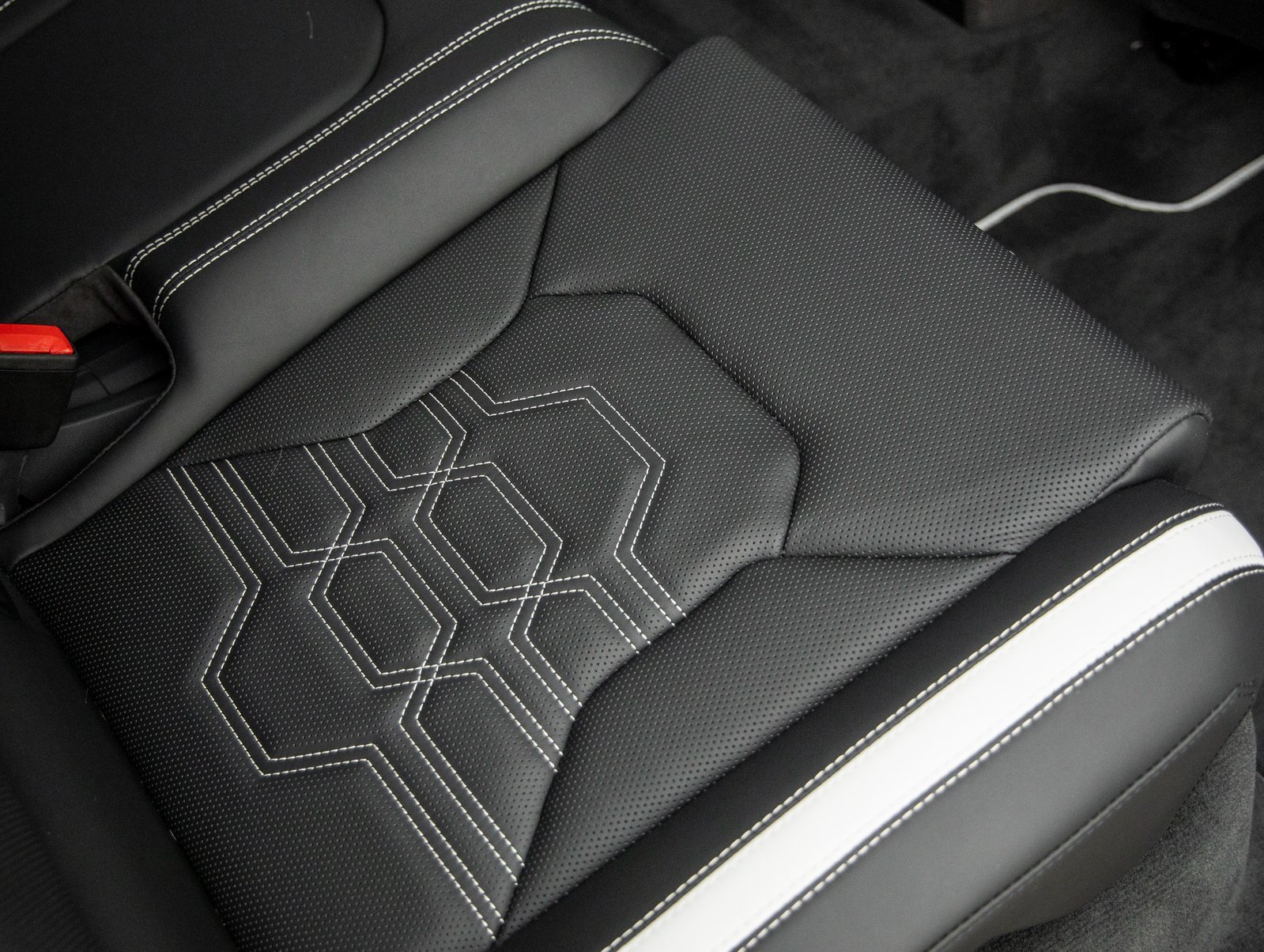 Used 2025 Lamborghini Urus SE image 40