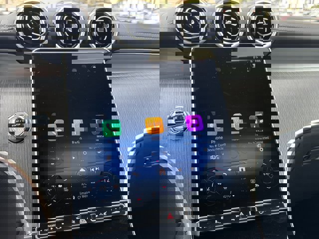 Used 2025 Mercedes-Benz GLC 300 4MATIC image 21