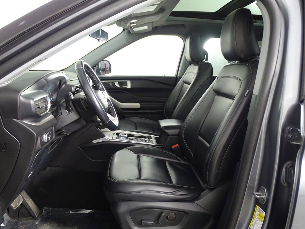 Used 2021 Ford Explorer XLT w/ Equipment Group 202A image 13