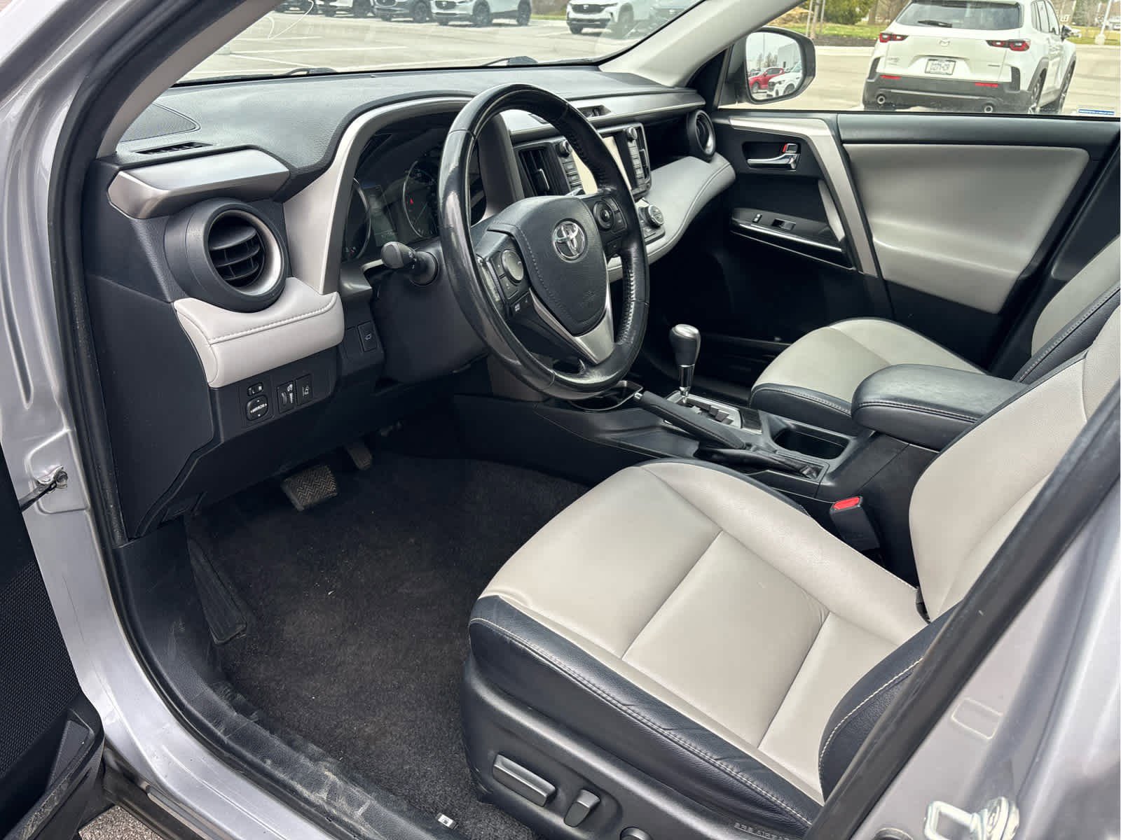 Used 2018 Toyota RAV4 Limited image 6