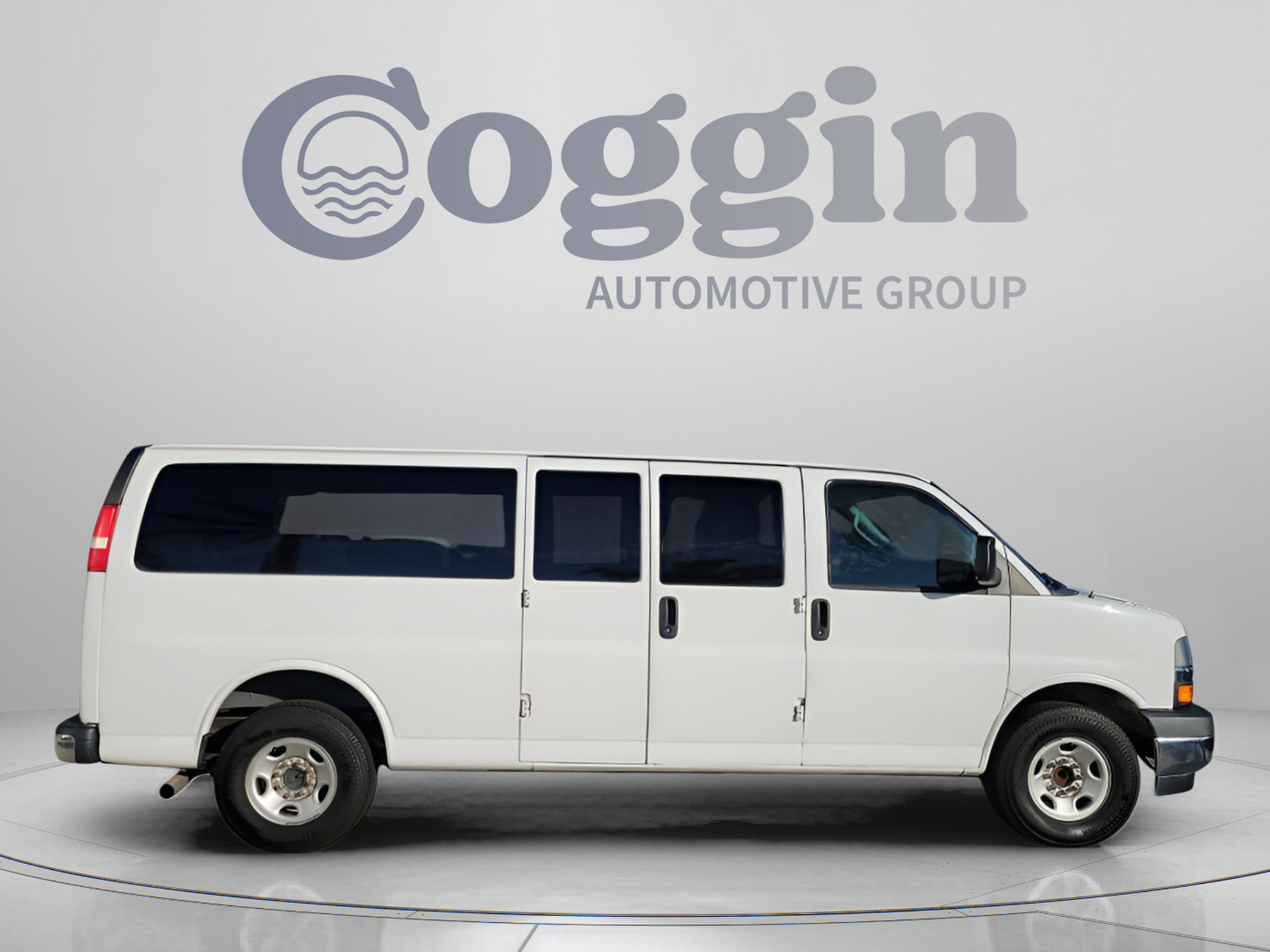 Used 2018 Chevrolet Express 3500 LT w/ LT Preferred Equipment Group RWD image 5