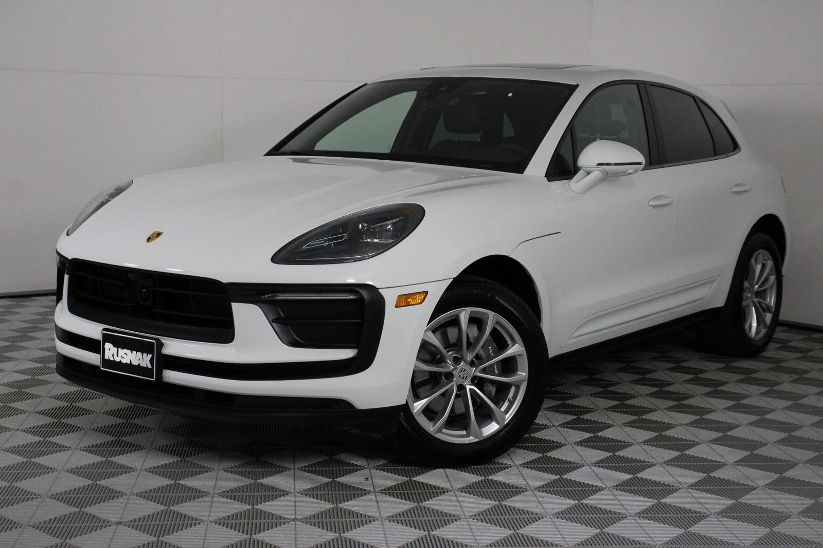 Certified 2026 Porsche Macan AWD/4WD image 35