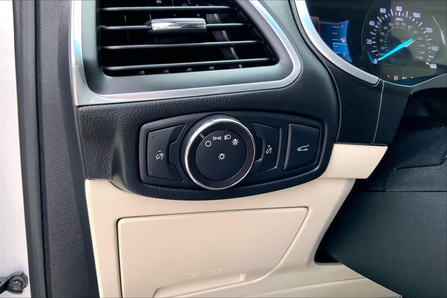 Used 2018 Ford Edge Titanium w/ Equipment Group 301A FWD image 33