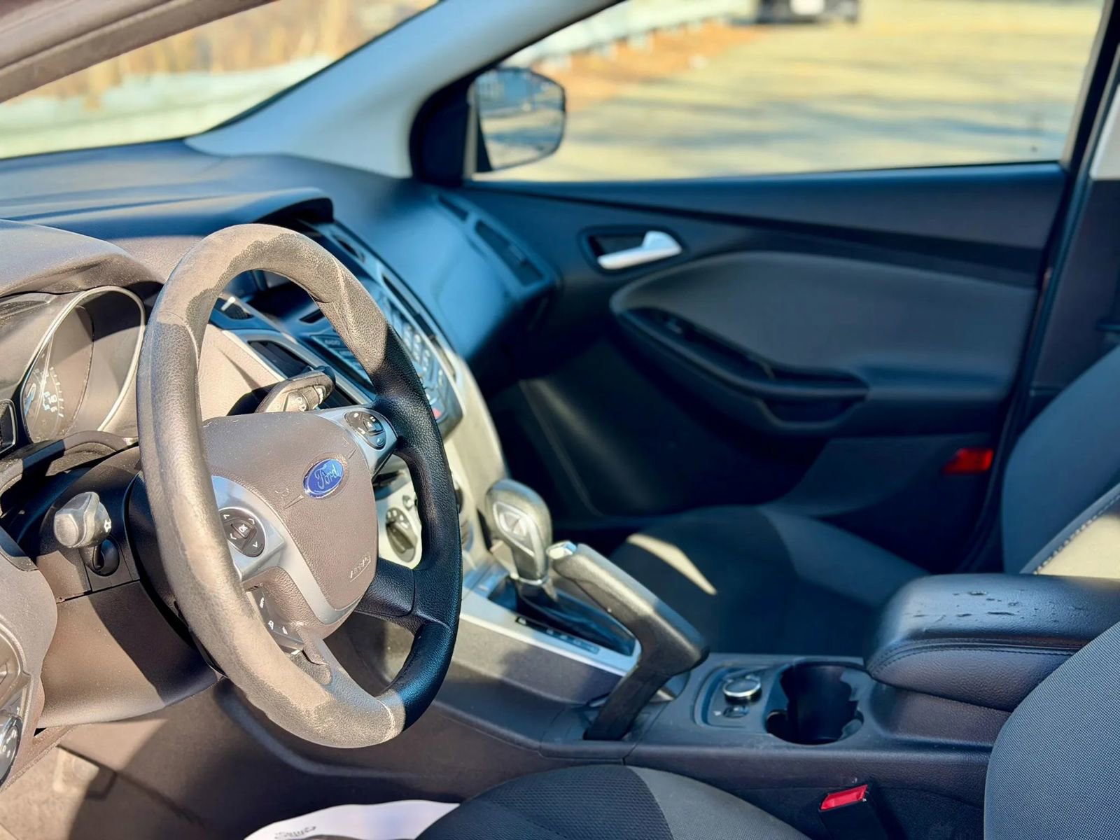 Used 2014 Ford Focus SE w/ SE Winter Package image 9