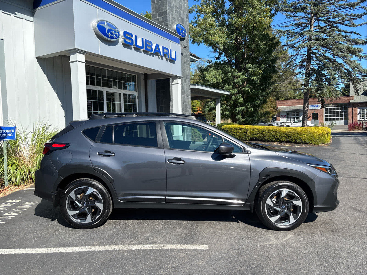 Used 2024 Subaru Crosstrek 2.5i Limited AWD/4WD image 2