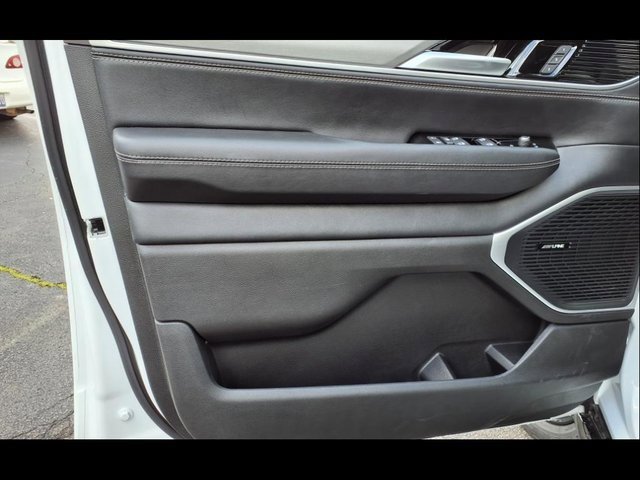 New 2025 Jeep Wagoneer L Series II w/ Convenience Group I image 7