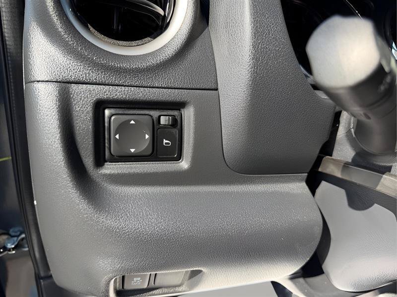 Used 2016 Nissan Versa SV w/ SV Appearance Package FWD image 19