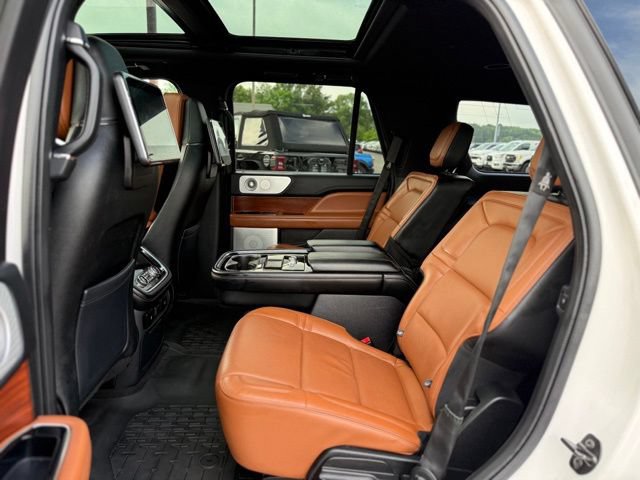Used 2018 Lincoln Navigator Reserve w/ Technology Package AWD/4WD image 16