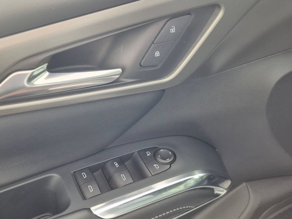 Used 2025 Chevrolet Traverse LT w/ Driver Confidence Package FWD image 11