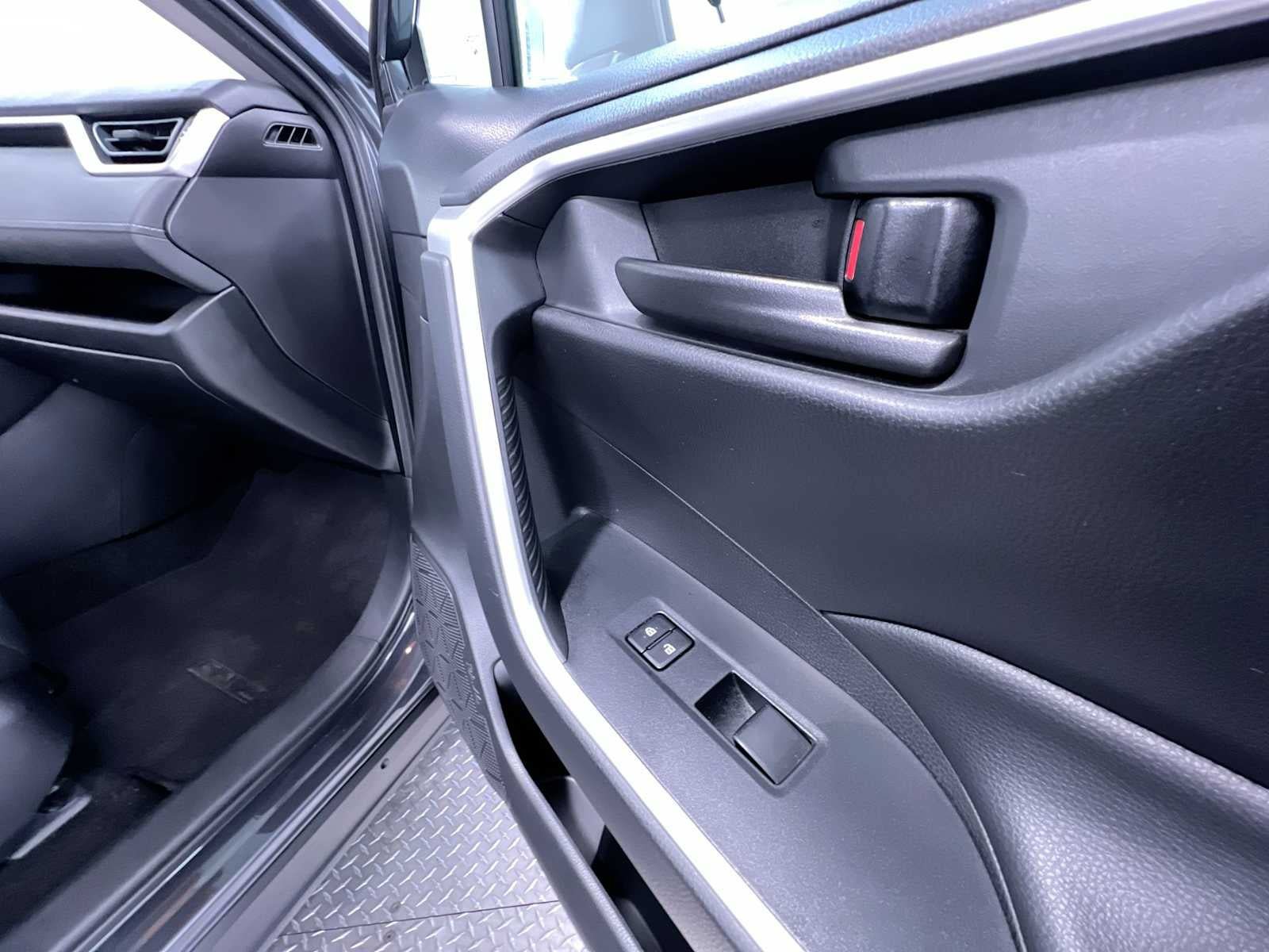 Used 2019 Toyota RAV4 LE w/ Carpet Mat Package FWD image 36