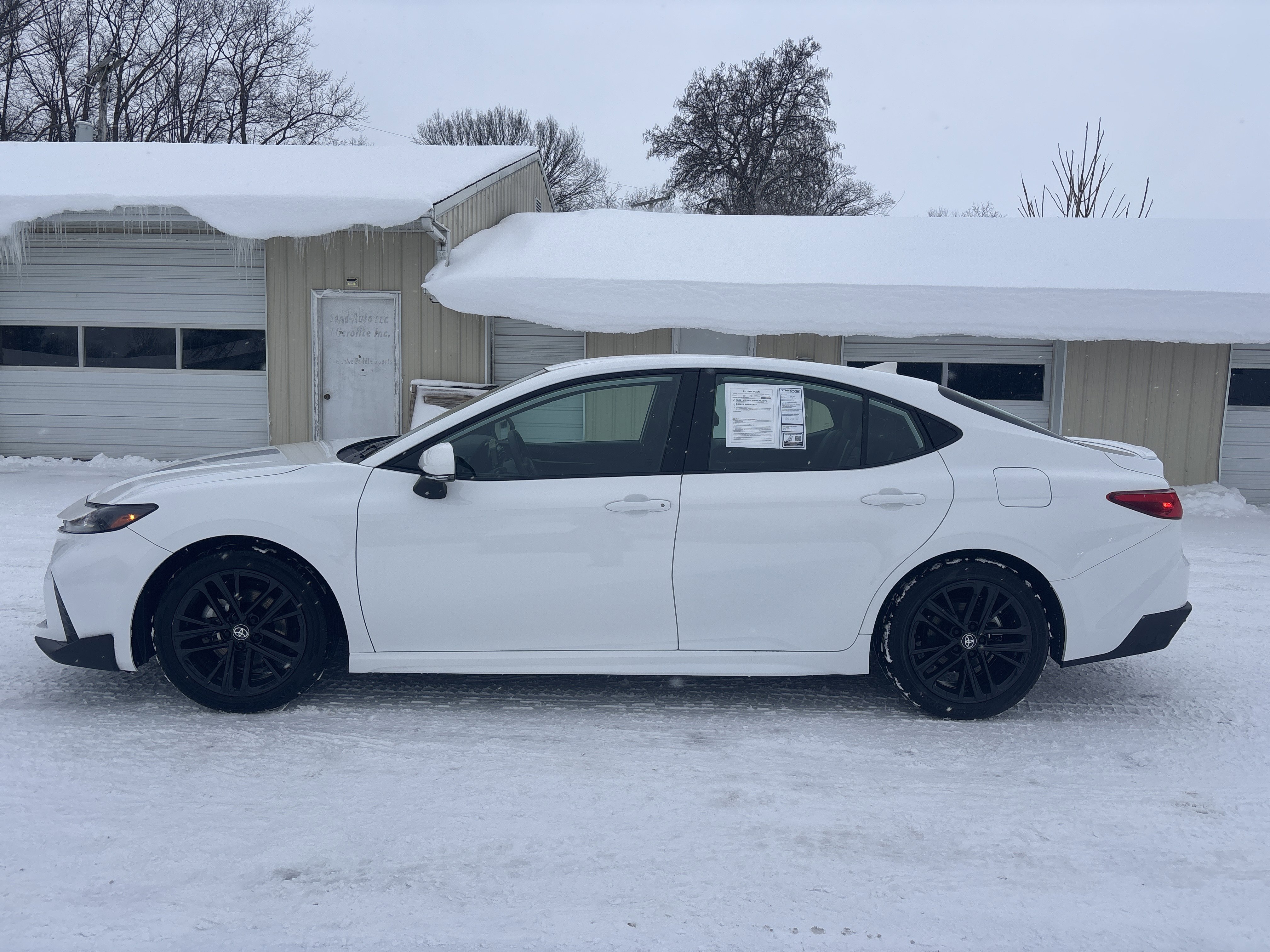 Used 2025 Toyota Camry SE image 8