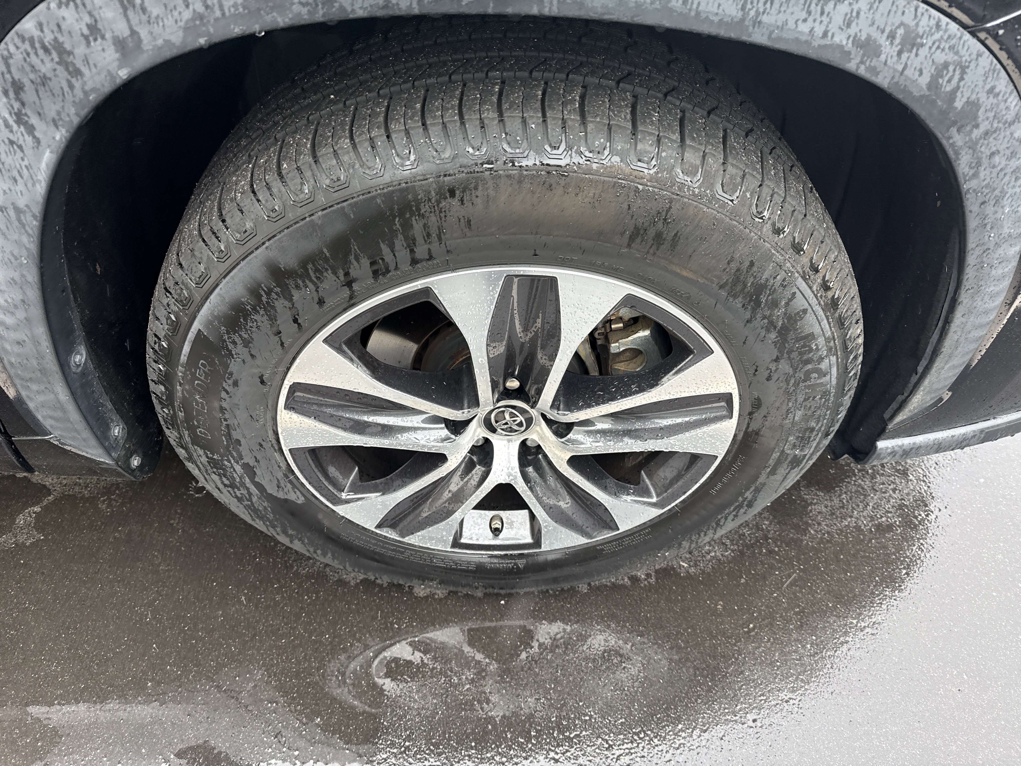 Used 2021 Toyota Highlander XLE FWD image 9