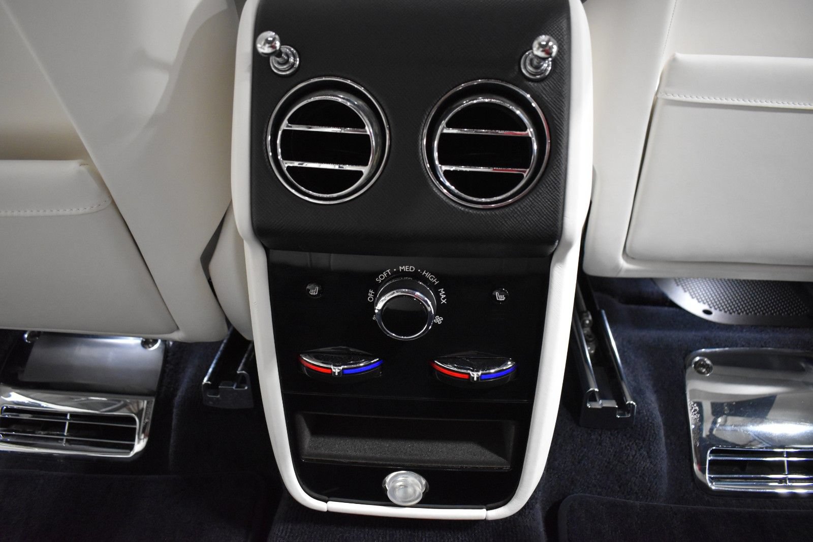 Certified 2024 Rolls-Royce Cullinan AWD/4WD image 31