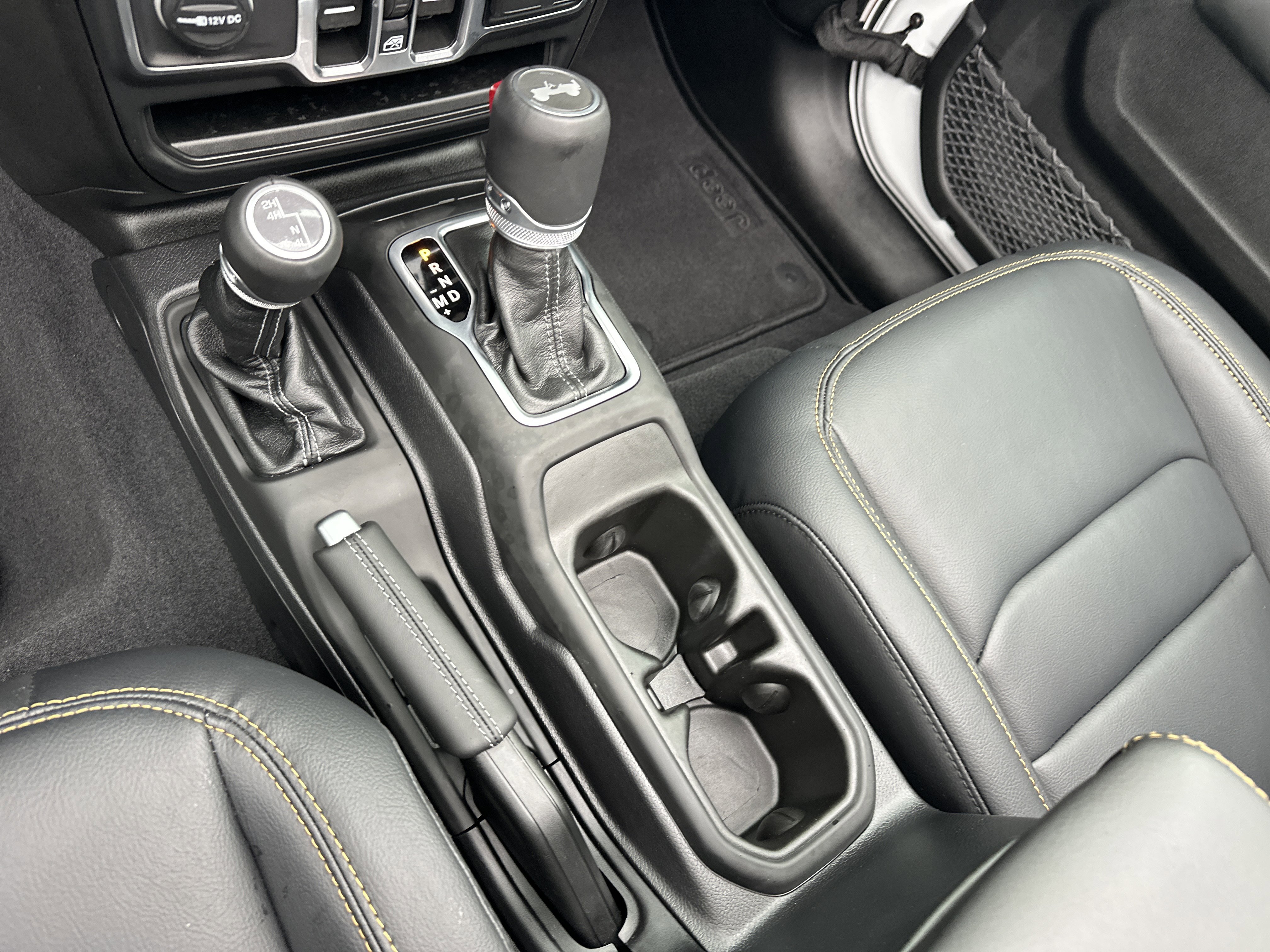 Used 2025 Jeep Wrangler Sahara w/ Safety Group image 33