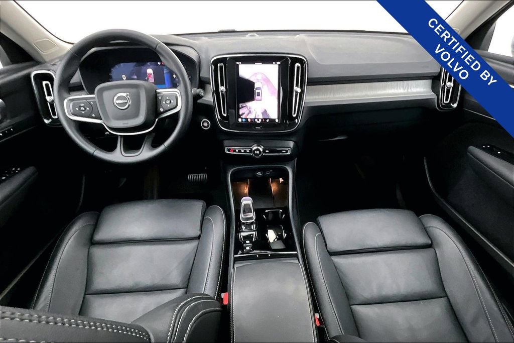 Used 2025 Volvo XC40 B5 Plus image 21