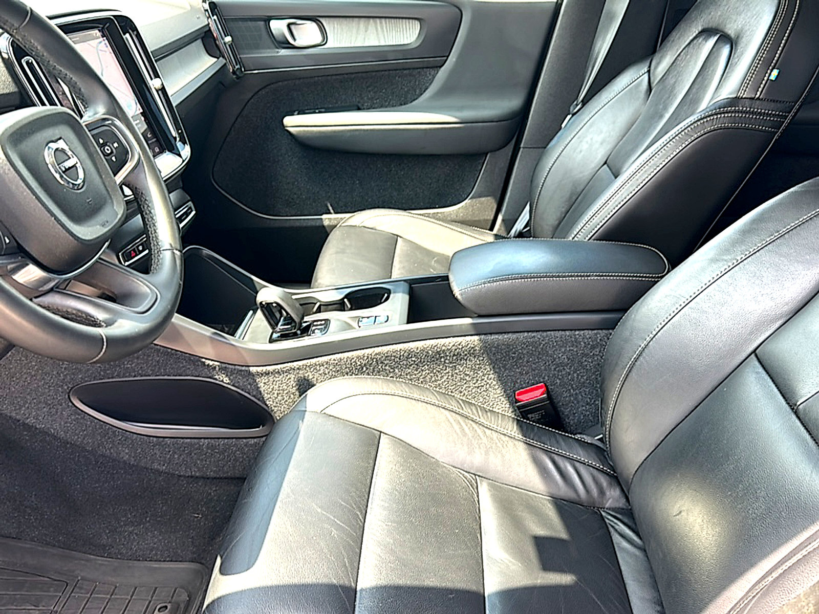 Used 2023 Volvo XC40 B5 Core AWD/4WD image 13