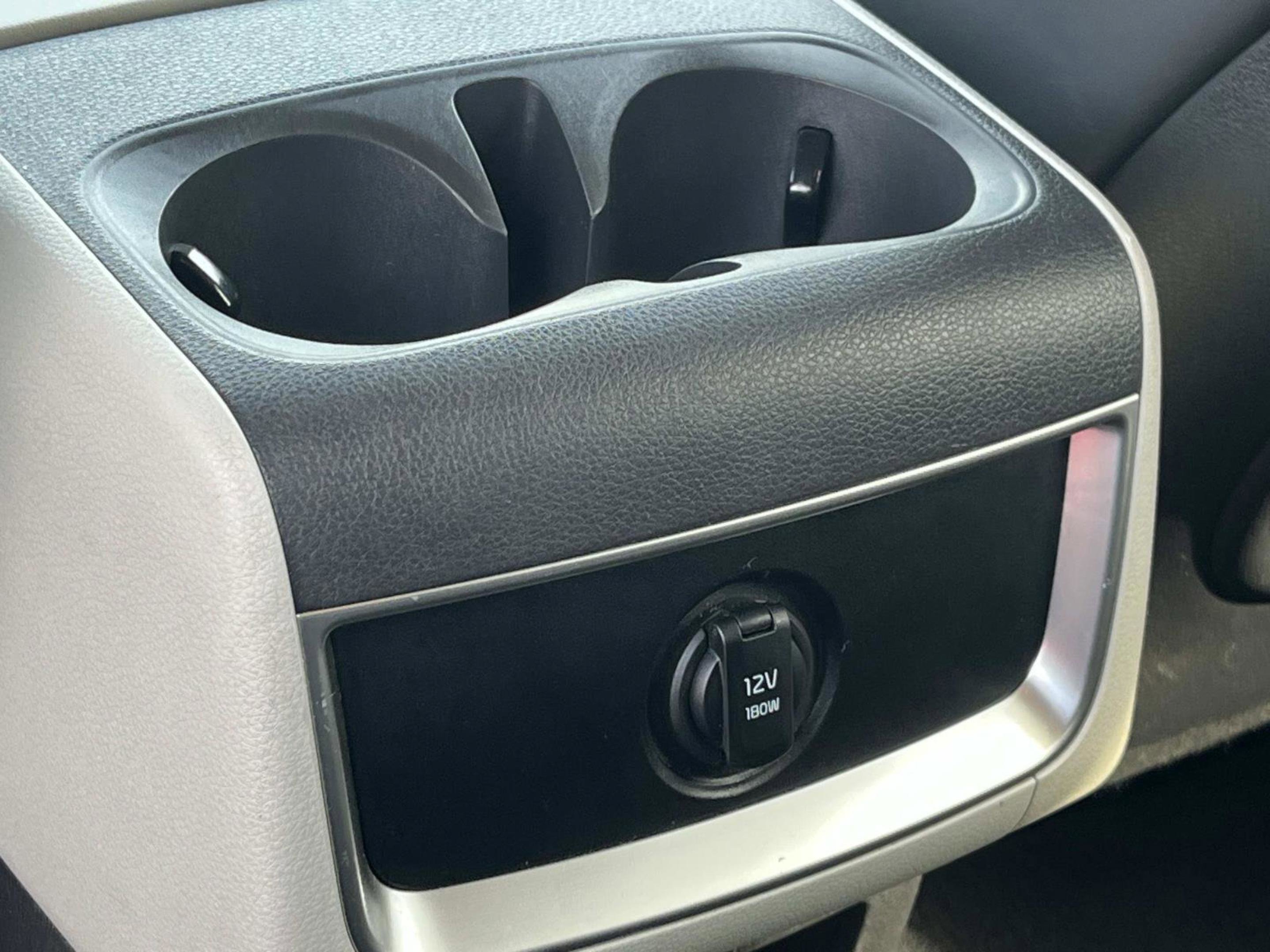 Used 2024 Kia Carnival LX image 17