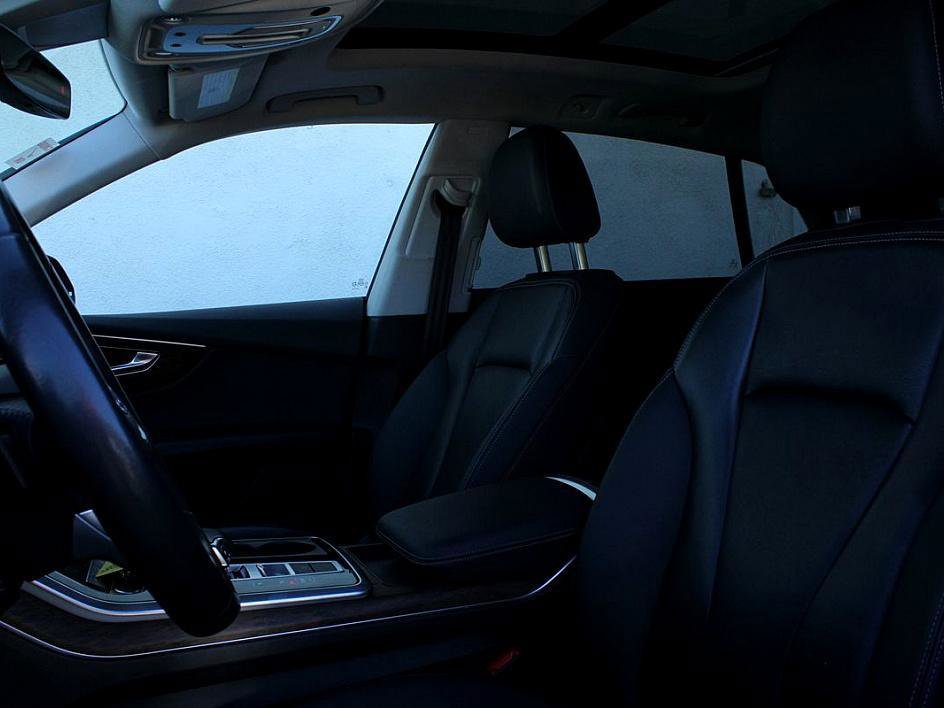 Used 2020 Audi Q8 Premium w/ Black Optic Package image 11