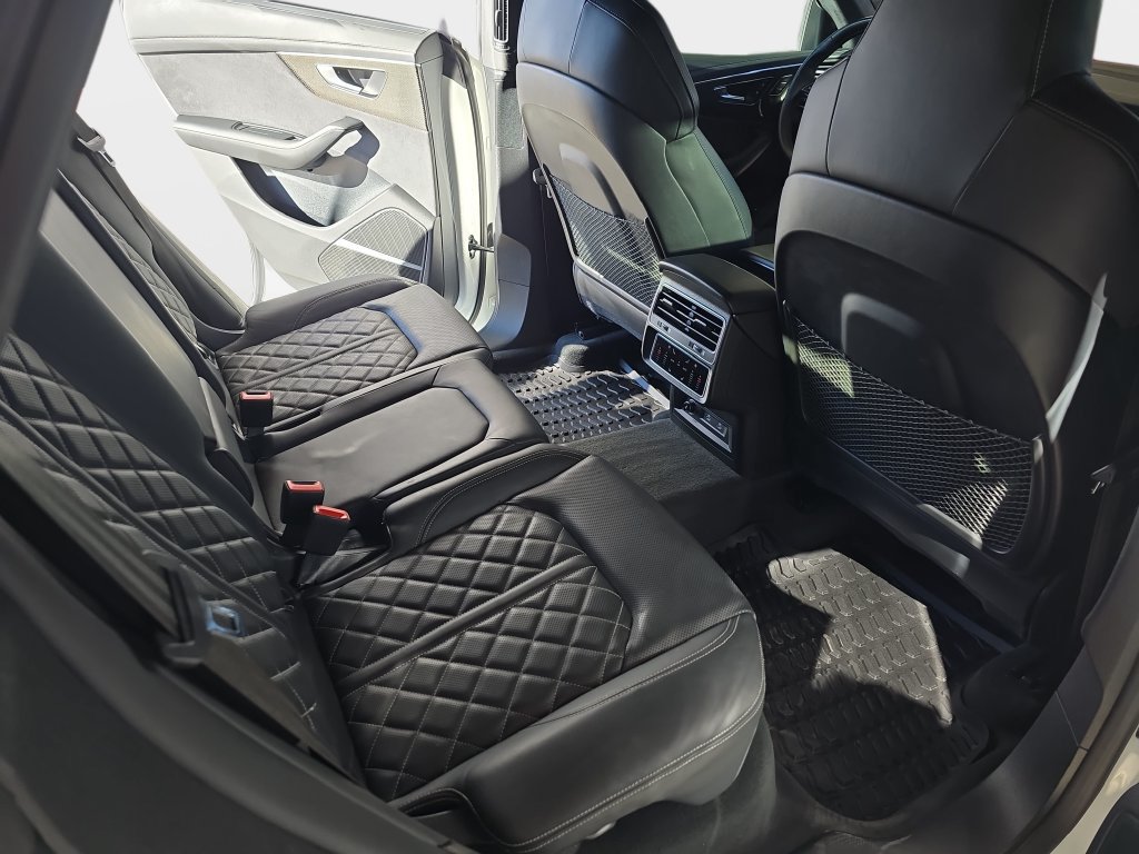 Used 2023 Audi SQ8 Prestige AWD/4WD image 13
