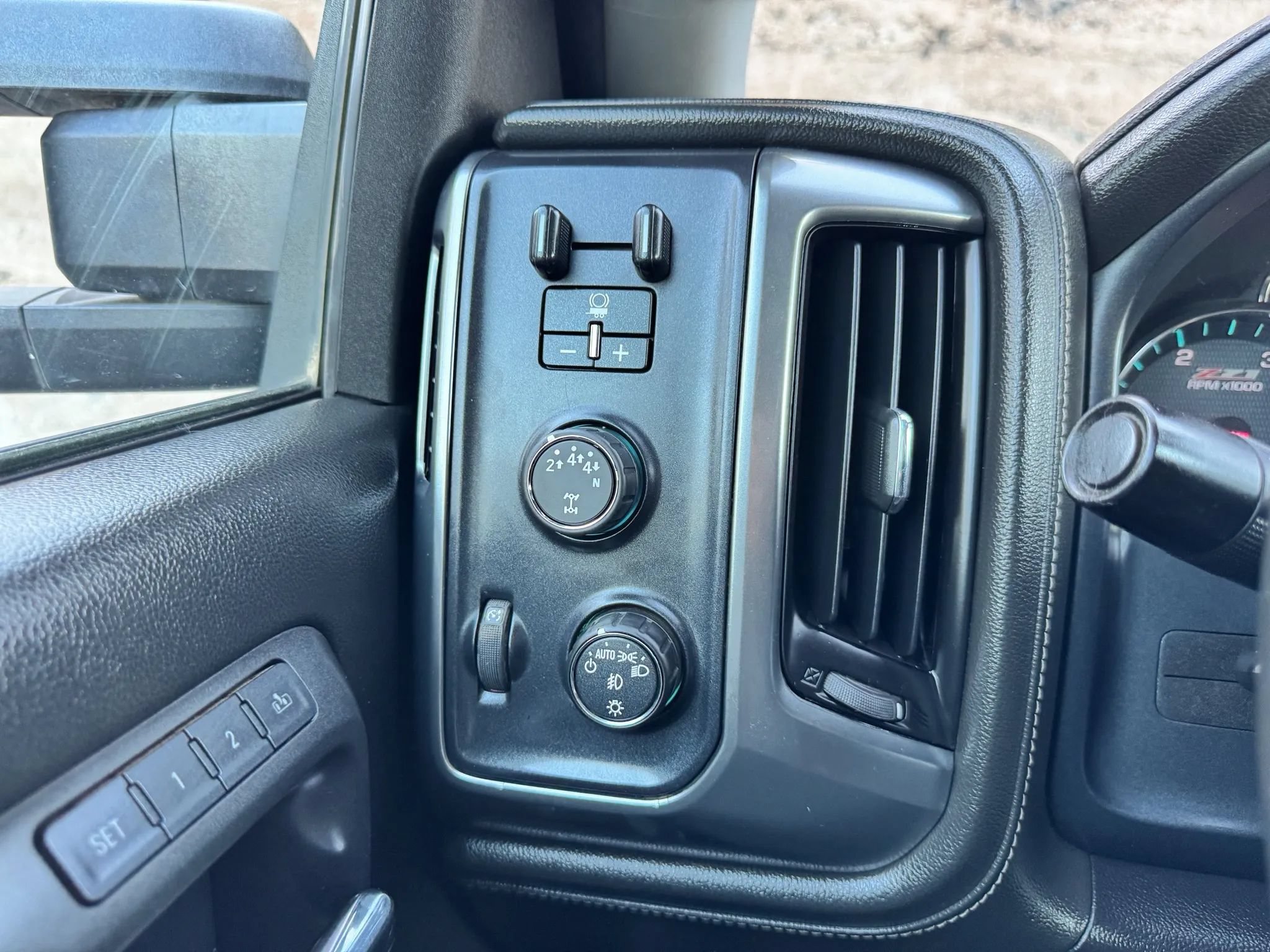 Used 2016 Chevrolet Silverado 2500 LTZ w/ Duramax Plus Package AWD/4WD image 26