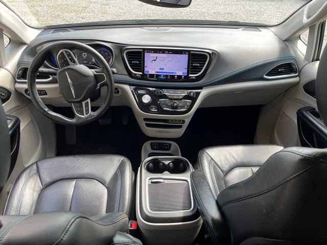 Used 2021 Chrysler Pacifica Touring-L FWD image 22