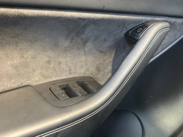 Used 2022 Tesla Model Y Performance AWD/4WD image 33