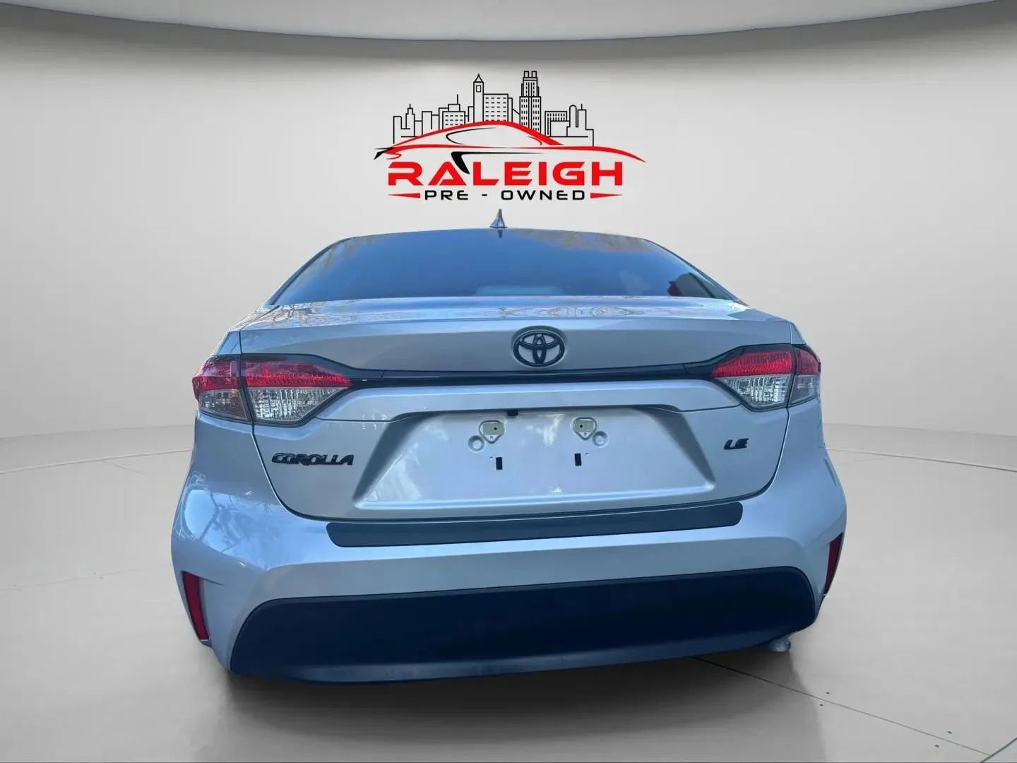 Used 2024 Toyota Corolla LE image 3