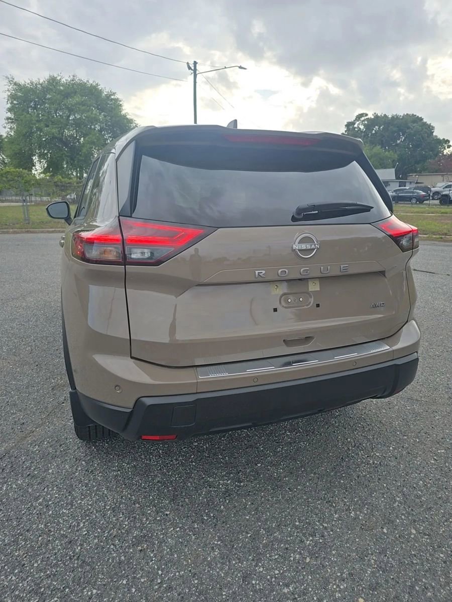 Used 2025 Nissan Rogue SV image 6