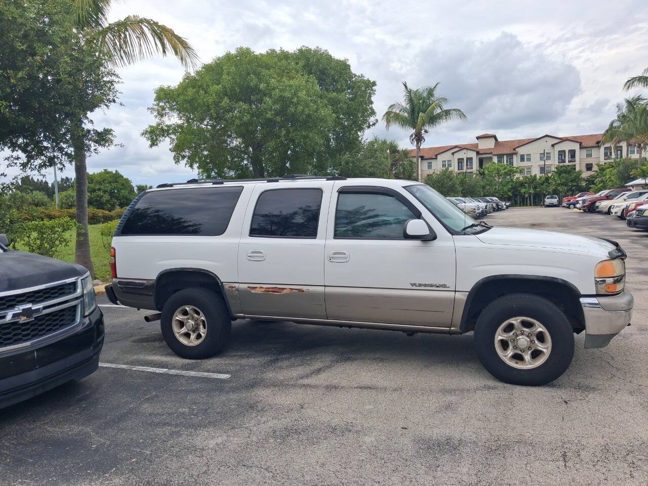 Used 2000 GMC Yukon XL 2500 SLT w/ SLT Marketing Opt Pkg AWD/4WD image 5