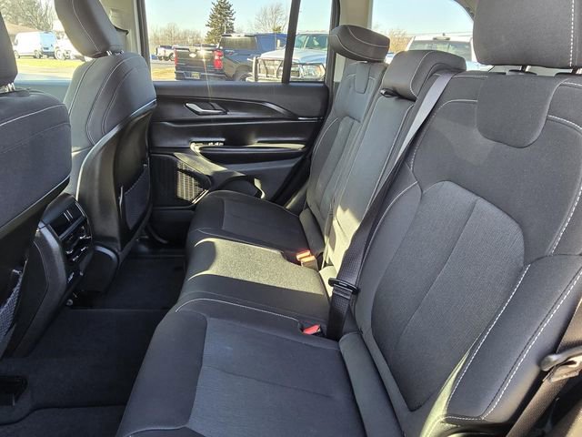 Used 2023 Jeep Grand Cherokee Laredo X image 23