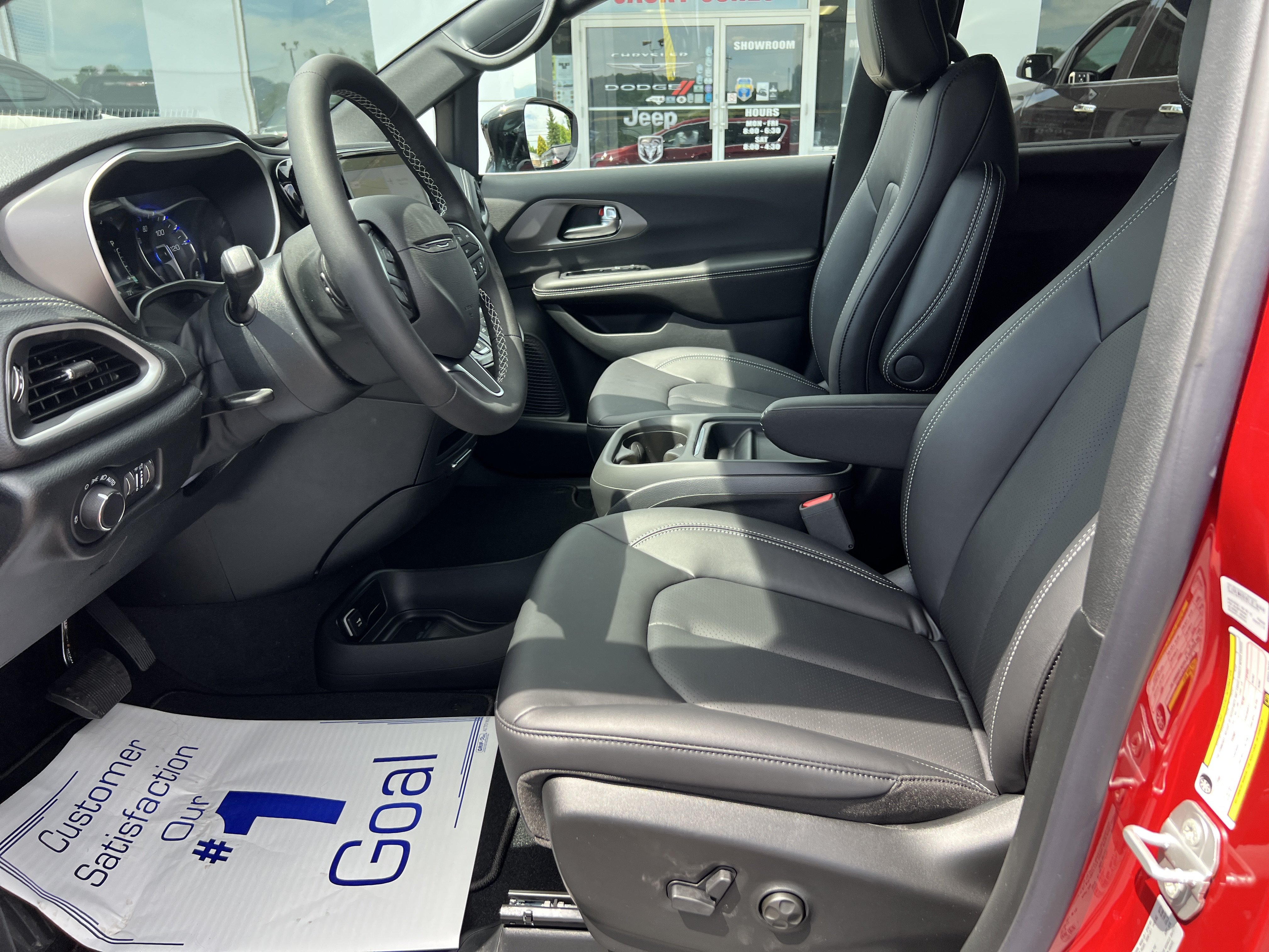 New 2027 Chrysler Pacifica Select FWD image 15