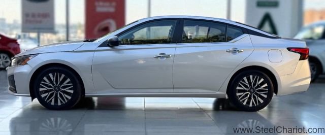 Used 2024 Nissan Altima 2.5 SV image 2