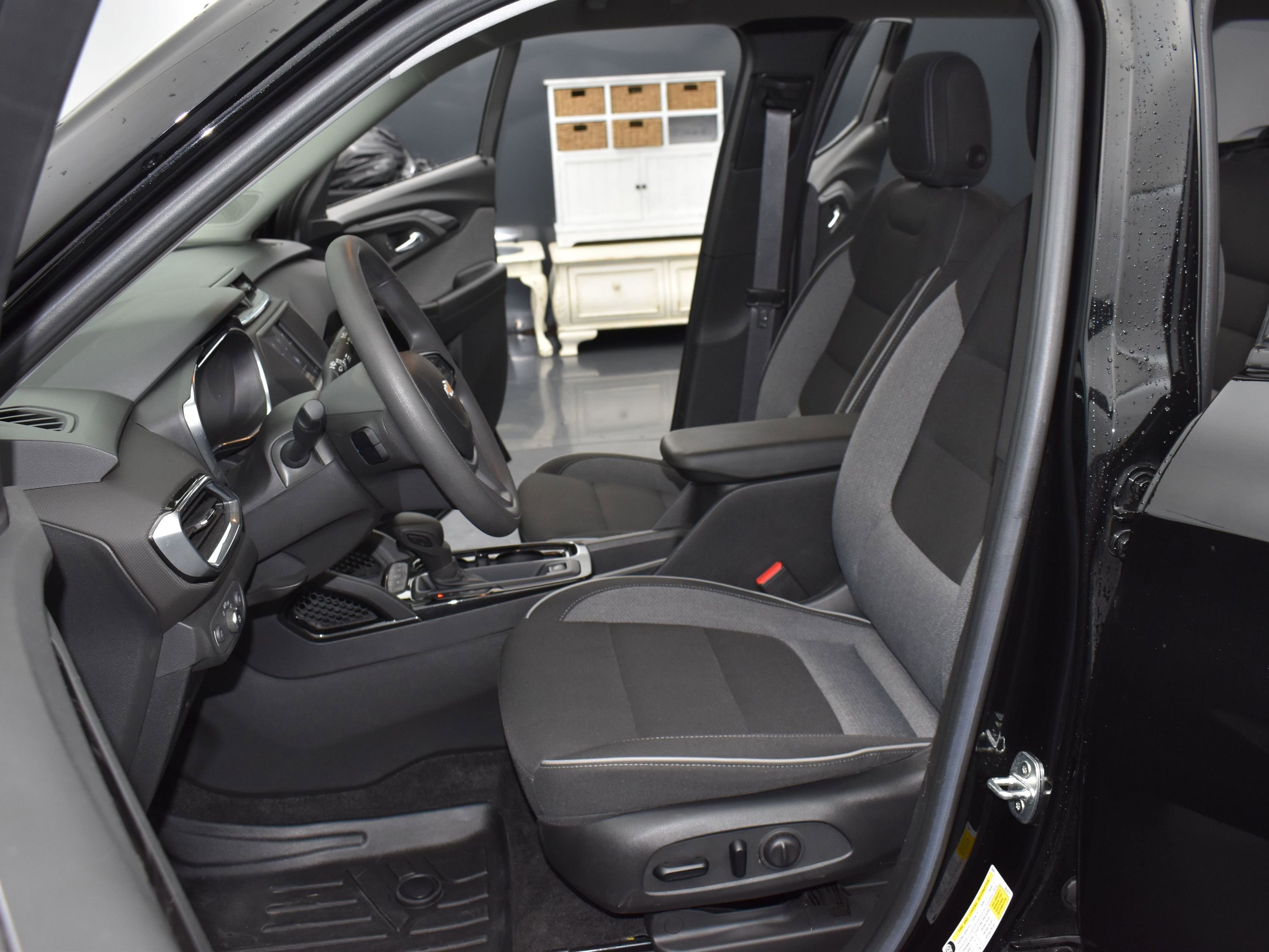 Used 2022 Chevrolet TrailBlazer LT AWD/4WD image 22