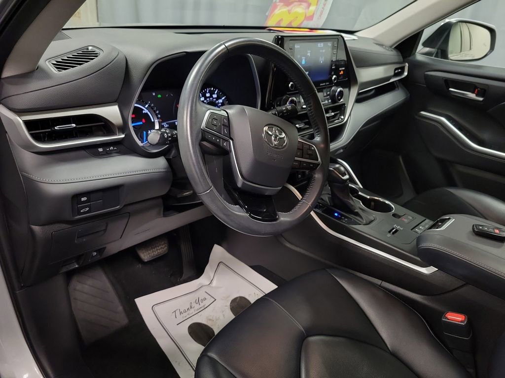 Used 2021 Toyota Highlander XLE image 13