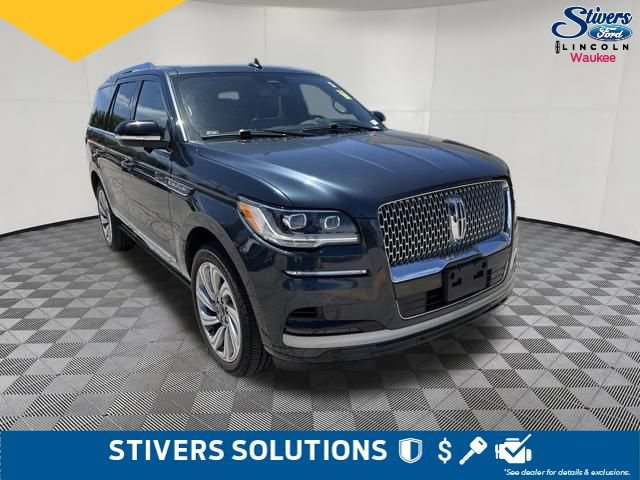 Used 2022 Lincoln Navigator Reserve AWD/4WD image 3