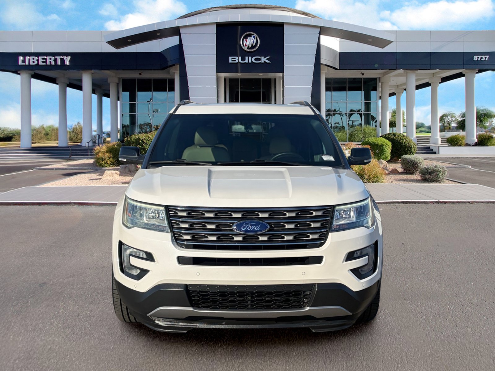 Used 2017 Ford Explorer XLT w/ Equipment Group 202A FWD image 5