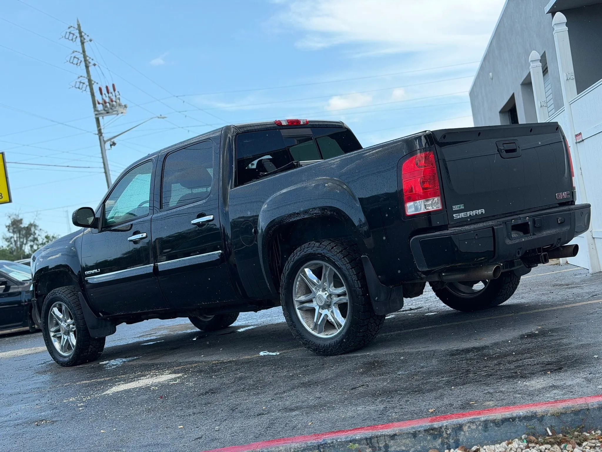 Used 2011 GMC Sierra 1500 Denali AWD/4WD image 3