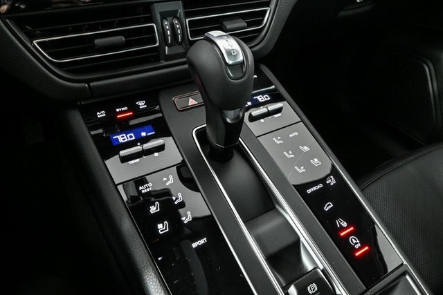 Used 2025 Porsche Macan image 17