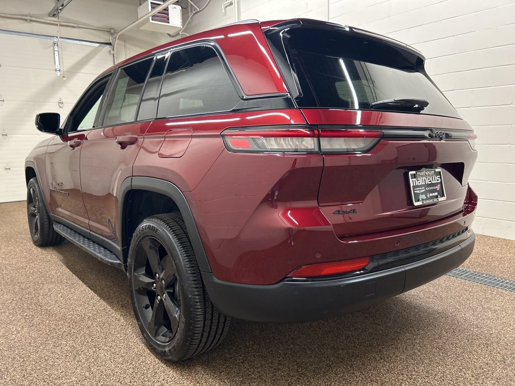 Used 2024 Jeep Grand Cherokee Altitude AWD/4WD image 4